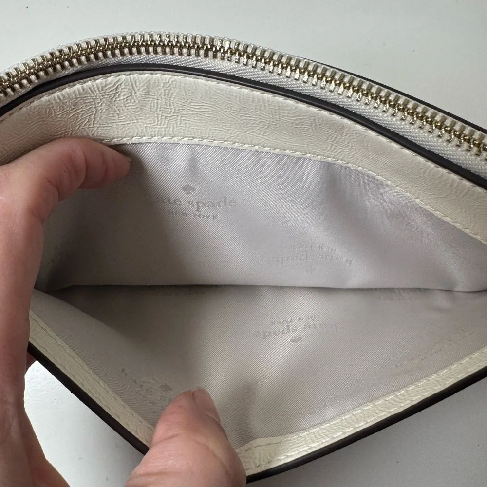 Kate spade Women’s Lucy Crinkle Patent Medium L-Zip Wristlet Meringue